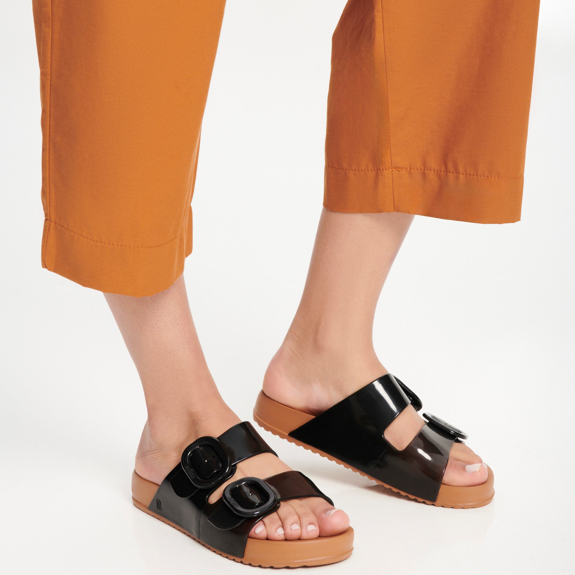 MELISSA COZY SLIDE AD – Melissa TH